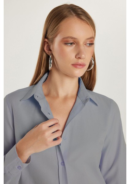 Kadın Slim Fit Dar Kesim Uzun Kollu Pamuklu Vücuda Oturan Dokulu Açık Lacivert Basic Gömlek fiyatları