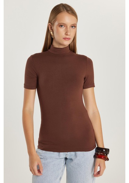 Kadın Standart Fit Kısa Kollu Yarım Balıkçı Yaka Kahverengi Bluz fırsatları