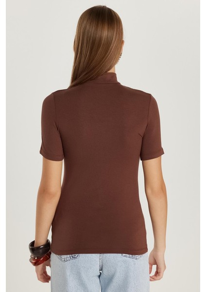 Kadın Standart Fit Kısa Kollu Yarım Balıkçı Yaka Kahverengi Bluz indirimleri