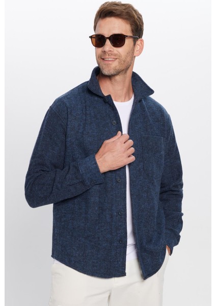 Erkek Relax Fit Rahat Kesim Oduncu Apaş Yaka Tek Cep Kapaklı Armürlü Lacivert Kışlık Gömlek fiyatları