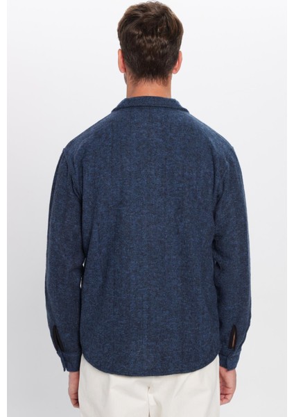 Erkek Relax Fit Rahat Kesim Oduncu Apaş Yaka Tek Cep Kapaklı Armürlü Lacivert Kışlık Gömlek