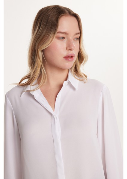 Kadın Relax Fit Rahat Kesim Krep Kumaş İspanyol Manşet Beyaz Düz Gömlek fiyatları