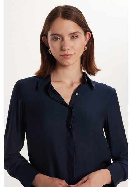 Kadın Relax Fit Rahat Kesim Satenli Kumaş Lacivert Uzun Manşet Düz Gömlek fiyatları