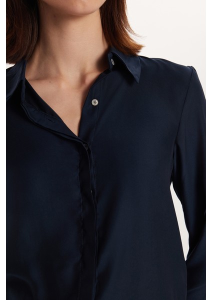 Kadın Relax Fit Rahat Kesim Satenli Kumaş Lacivert Uzun Manşet Düz Gömlek modelleri