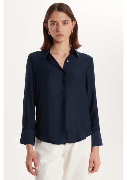 Kadın Relax Fit Rahat Kesim Satenli Kumaş Lacivert Uzun Manşet Düz Gömlek fırsatları