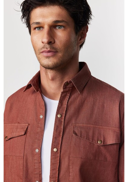 Relax Fit Uzun Kollu Denim Kot Parça Boyalı Çift Cep Kapaklı Çıtçıtlı Kahverengi Erkek Gömlek fiyatları