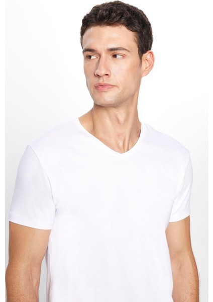 Erkek Slim Fit Dar Kesim Pamuklu Yumuşak Dokulu Likralı Esnek Kumaş Düz Basic Beyaz V Yaka Tişört modelleri