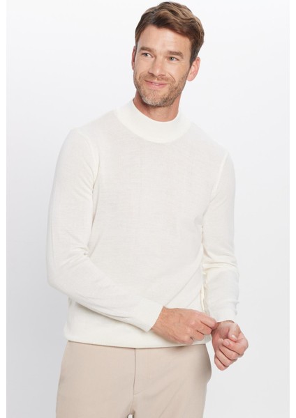 Erkek Slim Fit Dar Kesim Yarım Balıkçı Yaka Düz Beyaz Triko Kazak fiyatları