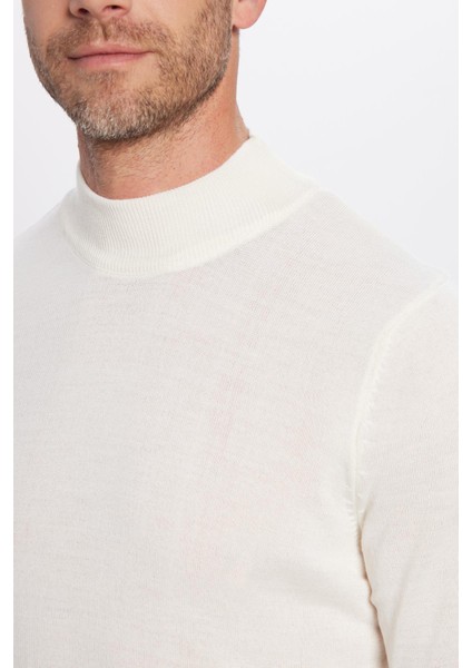 Erkek Slim Fit Dar Kesim Yarım Balıkçı Yaka Düz Beyaz Triko Kazak modelleri