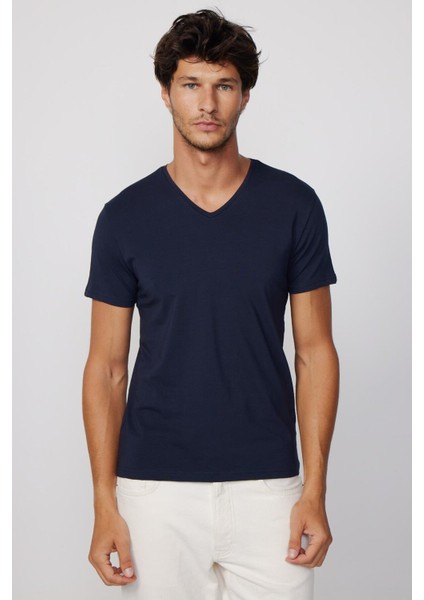 Erkek Slim Fit Dar Kesim Pamuklu Yumuşak Dokulu Likralı Esnek Kumaş Düz Basic Lacivert V Yaka Tişört fiyatları