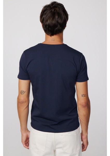 Erkek Slim Fit Dar Kesim Pamuklu Yumuşak Dokulu Likralı Esnek Kumaş Düz Basic Lacivert V Yaka Tişört indirimleri
