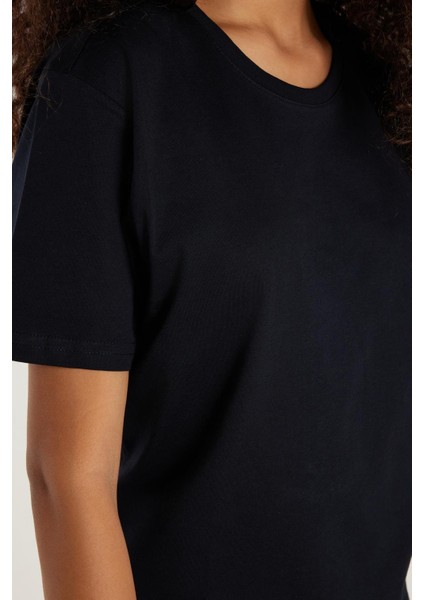 Unisex Slim Fit Dar Kesim %100 Pamuk Yumuşak Dokulu Lacivert Bisiklet Yaka Tişört fırsatları