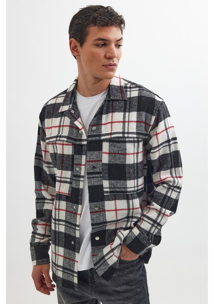 Relax Fit Uzun Kollu Armalı Tek Cepli Çıtçıtlı Kışlık Oduncu Erkek Gömlek fırsatları