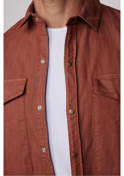 Relax Fit Rahat Kesim Denim Kot Parça Boyalı Çift Cep Kapaklı Çıtçıtlı Erkek Kahverengi Gömlek fırsatları