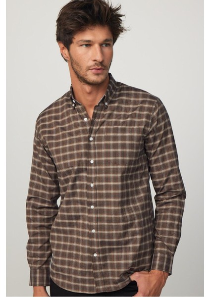 Erkek Regular Fit Klasik Kesim Düğmeli Yaka Küçük Kareli Pamuklu Gömlek fiyatları