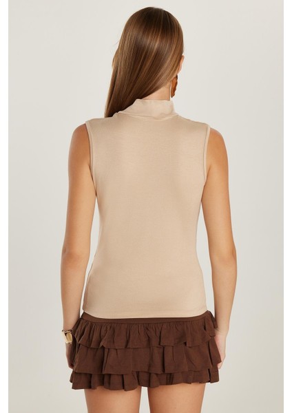 Kadın Regular Fit Klasik Kesim Viskon Kumaş Balıkçı Yaka Sıfır Kol Bej Bluz indirimleri