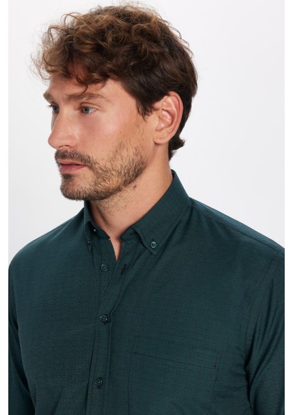 Erkek Regular Fit Klasik Kesim Pamuklu Küçük Kareli Düğmeli Yaka Gömlek fiyatları