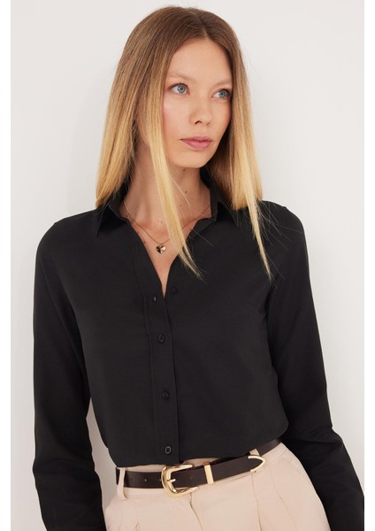 Kadın Slim Fit Dar Kesim Uzun Kollu Pamuklu Vücuda Oturan Dokulu Siyah Basic Gömlek indirimleri