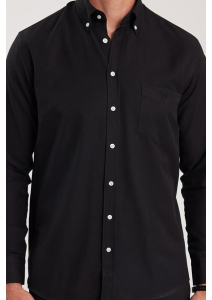 Erkek Regular Fit Klasik Kesim Oxford Doku Yaka Düğmeli Cepli Nakışlı Siyah Gömlek modelleri