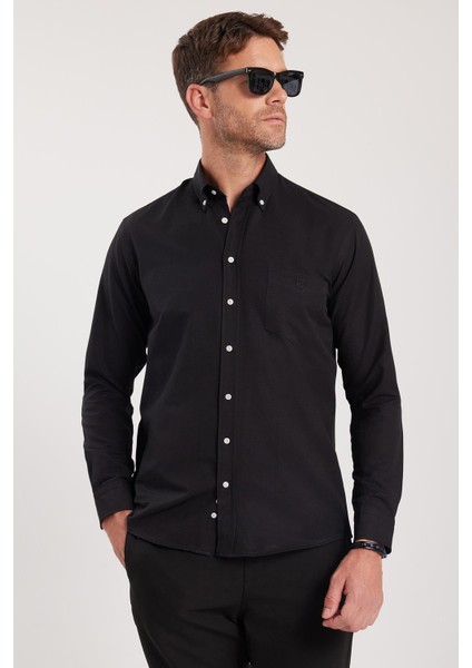 Erkek Regular Fit Klasik Kesim Oxford Doku Yaka Düğmeli Cepli Nakışlı Siyah Gömlek indirimleri