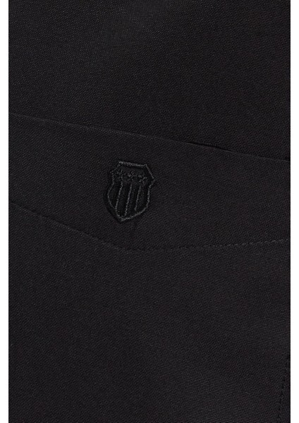 Erkek Regular Fit Klasik Kesim Oxford Doku Yaka Düğmeli Cepli Nakışlı Siyah Gömlek