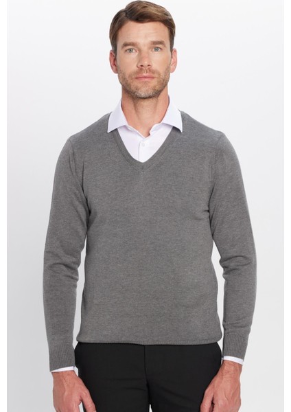 Erkek Standart Fit Normal Kesim V Yaka Pamuklu Gri Triko Kazak fiyatları