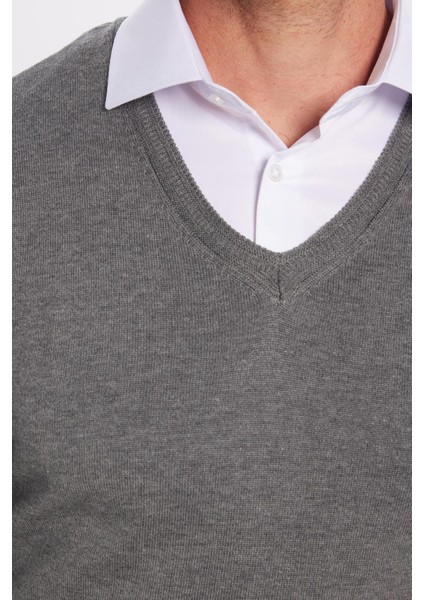 Erkek Standart Fit Normal Kesim V Yaka Pamuklu Gri Triko Kazak modelleri