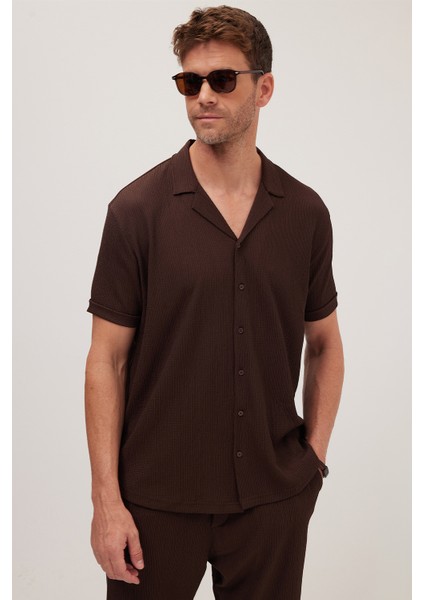 Erkek Standart Fit Kısa Kollu Beli Bağcıklı Apaş Yaka Kahverengi Gömlek Jogger Takım