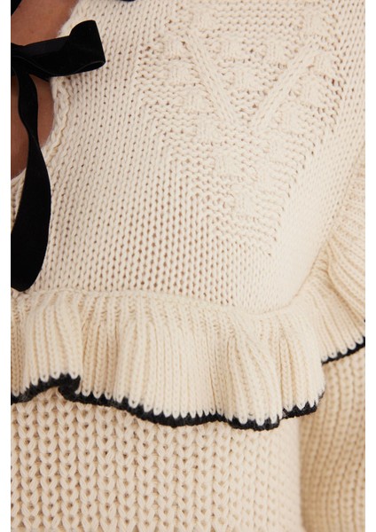 Kadın Slim Fit Dar Kesim V Yaka Bej Kazak