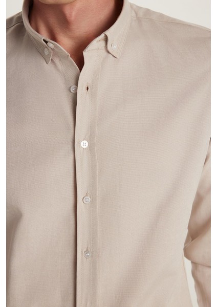 Erkek Slim Fit Dar Kesim Uzun Kollu Pamuklu Oxford Doku Kolay Ütü Taş Renk Düğmeli Yaka Gömlek fiyatları