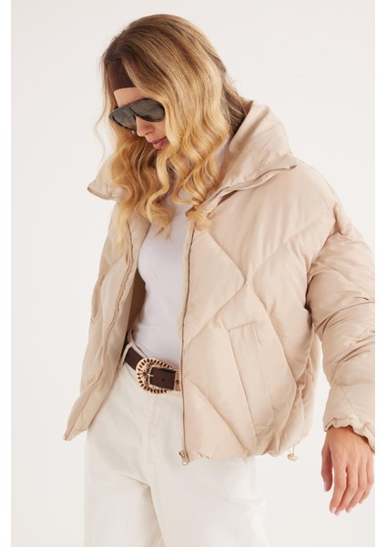 Kadın Oversize Geniş Kesim Şişme Dik Yaka Bej Mont fiyatları