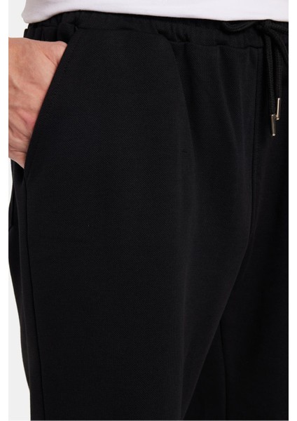 Erkek Regular Rahat Kesim Beli Lastikli Bağlamalı Yandan Cepli Siyah Bermuda Şort modelleri