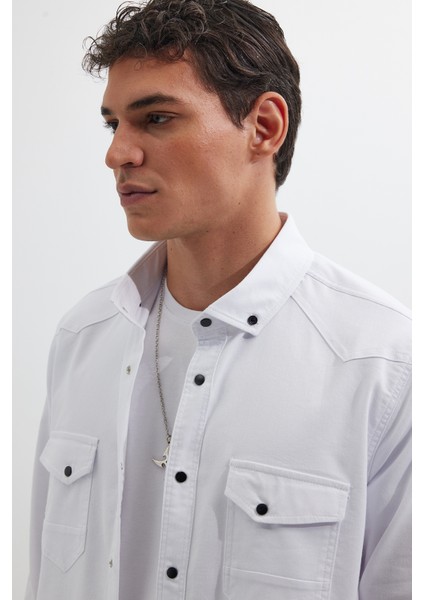 Erkek Regular Fit Rahat Kesim Çift Cepli Spor Yaka Denim Kırık Beyaz Gömlek fiyatları