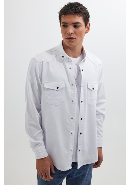 Erkek Regular Fit Rahat Kesim Çift Cepli Spor Yaka Denim Kırık Beyaz Gömlek indirimleri