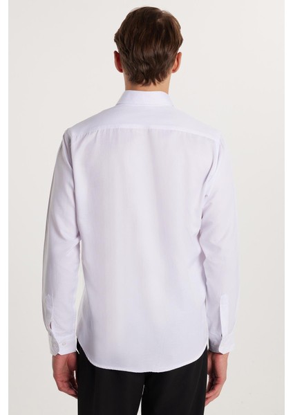 Erkek Regular Fit Klasik Kesim Düz Yaka Düğmeli Cepli Beyaz Gömlek indirimleri