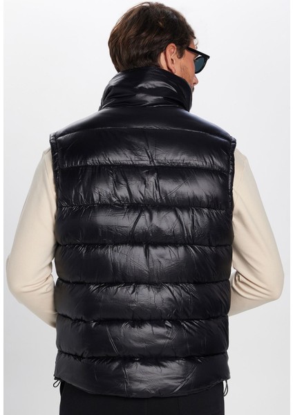 Erkek Standart Fit Dik Yaka Cepli Fermuarlı Siyah Şişme Yelek fırsatları