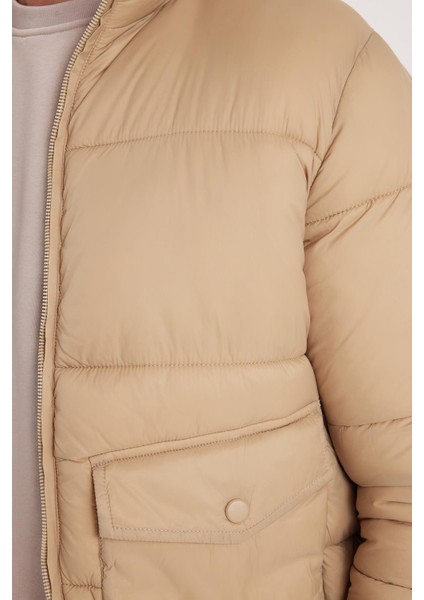 Erkek Regular Fit Klasik Kesim Çift Cepli Lastikli Dik Yaka Kum Rengi Mont modelleri