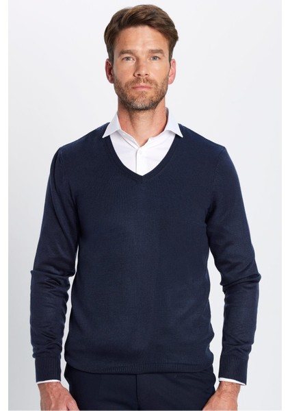 Erkek Standart Fit Normal Kesim Yumuşak Dokulu Tüylenmeyen Lacivert V Yaka Triko Kazak modelleri