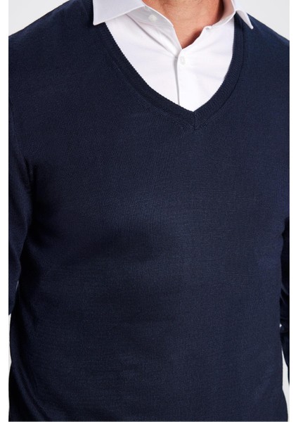 Erkek Standart Fit Normal Kesim Yumuşak Dokulu Tüylenmeyen Lacivert V Yaka Triko Kazak fırsatları