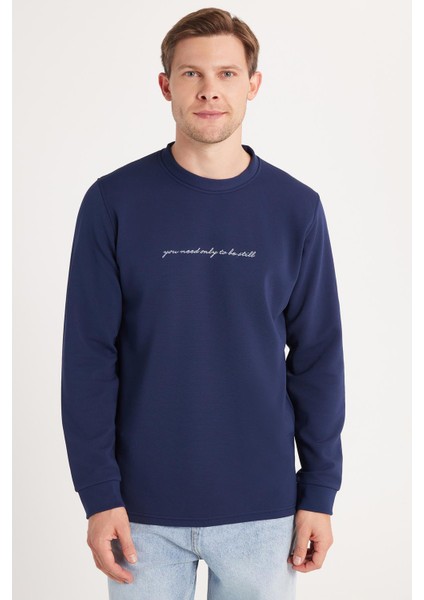 Erkek Standart Fit Pamuklu Bisiklet Yaka Şardonlu Baskılı İndigo Sweatshirt fırsatları