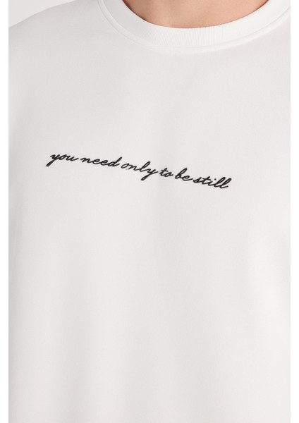 Erkek Standart Fit Pamuklu Bisiklet Yaka Şardonlu Baskılı Beyaz Sweatshirt modelleri