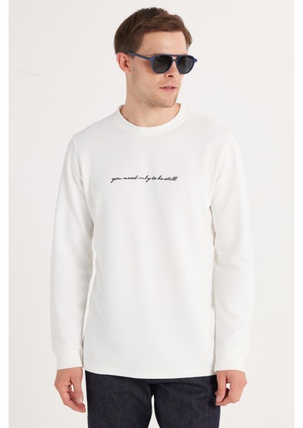 Erkek Standart Fit Pamuklu Bisiklet Yaka Şardonlu Baskılı Beyaz Sweatshirt fırsatları