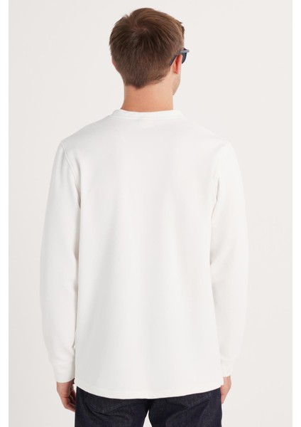 Erkek Standart Fit Pamuklu Bisiklet Yaka Şardonlu Baskılı Beyaz Sweatshirt indirimleri