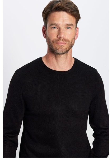 Erkek Slim Fit Dar Kesim Yumuşak Dokulu Tüylenmeyen Siyah Bisiklet Yaka Triko Kazak modelleri