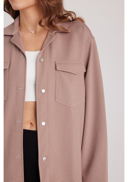 Kadın Relax Fit Rahat Kesim Çift Cepli Örme Vizon Apaş Yaka Gömlek modelleri