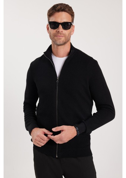 Erkek Standart Fit Normal Kesim Desenli Yarım Balıkçı Yaka Fermuarlı Siyah Hırka fiyatları