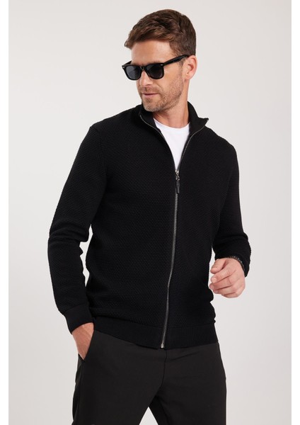 Erkek Standart Fit Normal Kesim Desenli Yarım Balıkçı Yaka Fermuarlı Siyah Hırka fırsatları