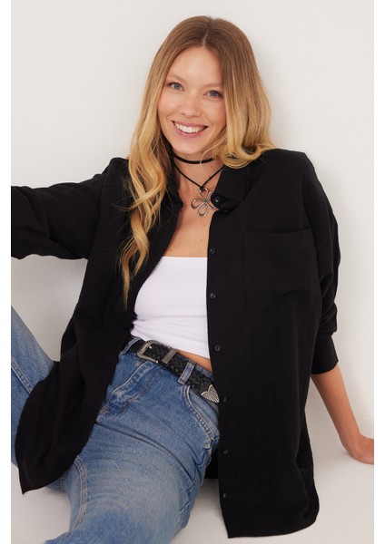 Kadın Oversize Geniş Kesim %100 Pamuk Müslin Kumaş Uzun Kollu Cepli Dokulu Siyah Gömlek fırsatları