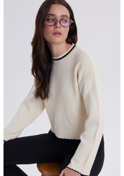 Kadın Oversize Geniş Kesim Bisiklet Yaka Çizgili Beyaz Kazak fiyatları