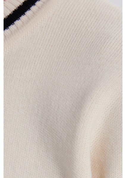 Kadın Oversize Geniş Kesim Bisiklet Yaka Çizgili Beyaz Kazak